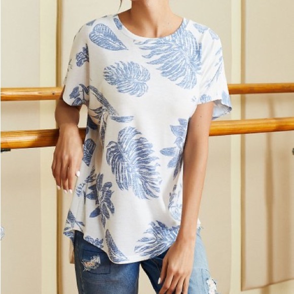 Simple by Suzanne Betro |White & Blue Leaves Pleated-Back Hi-Low Tunic - Women - Picture 4 of 11